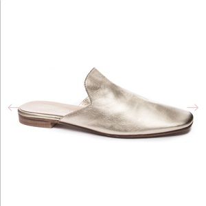 NWOT Chinese Laundry Jump it to Mule in Gold